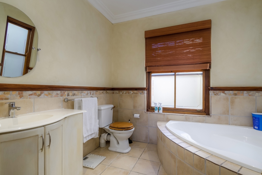 7 Bedroom Property for Sale in Zwaanswyk Western Cape